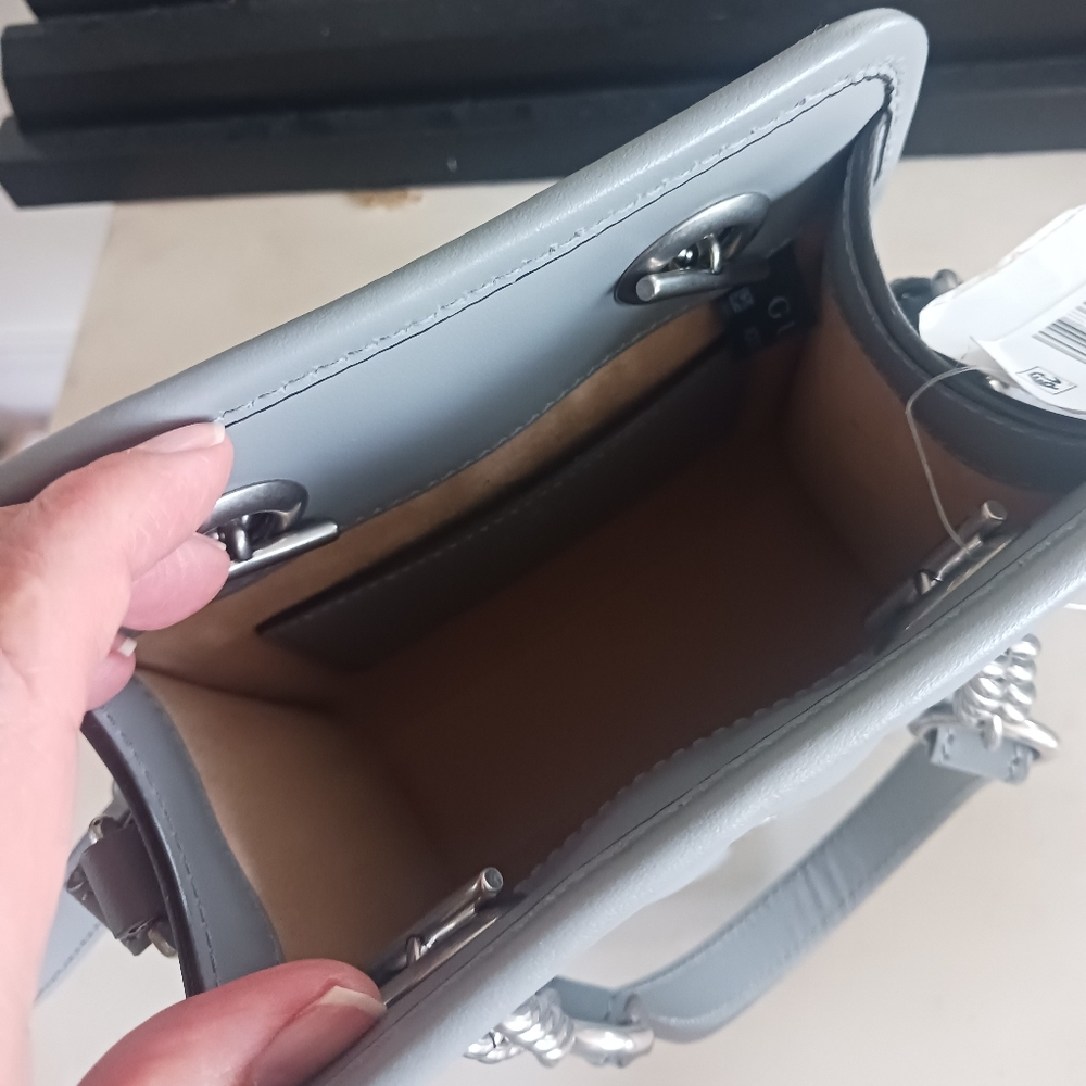 Gucci GG Marmont Crossbody Leather Handbag - Picture 8 of 11